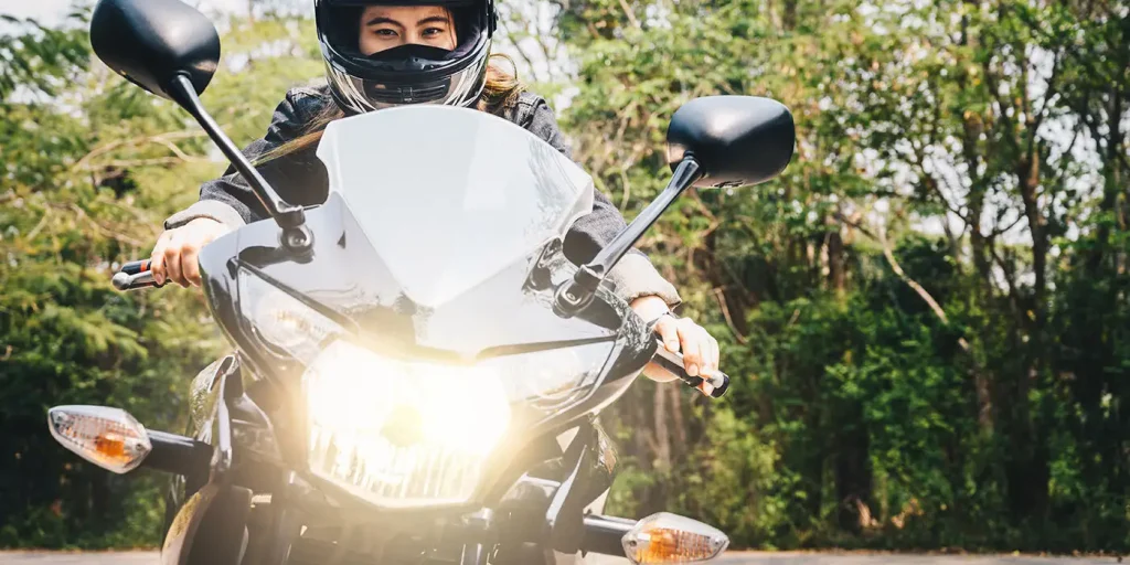 Elevating the Ride: The Impact of Motorcycle Windshield Height on Comfort and Performance